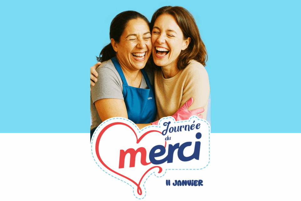 2 femmes se tenant dans les bras sur un fond bleu