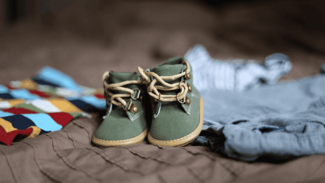 botas y ropa niño