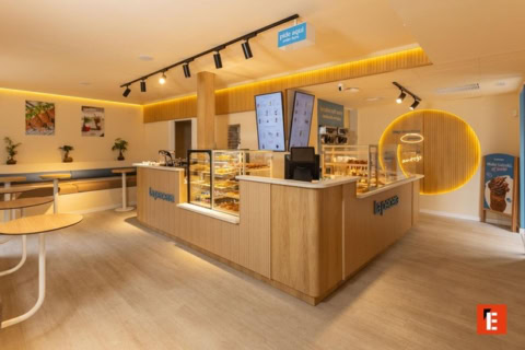 cafetería y panadería minimalista de madera
