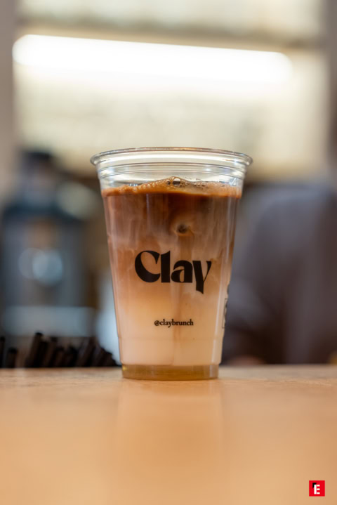 café glacé au lait «clay»