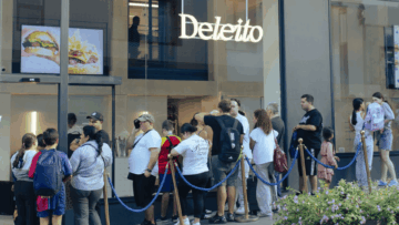 cola de gente exterior deleito