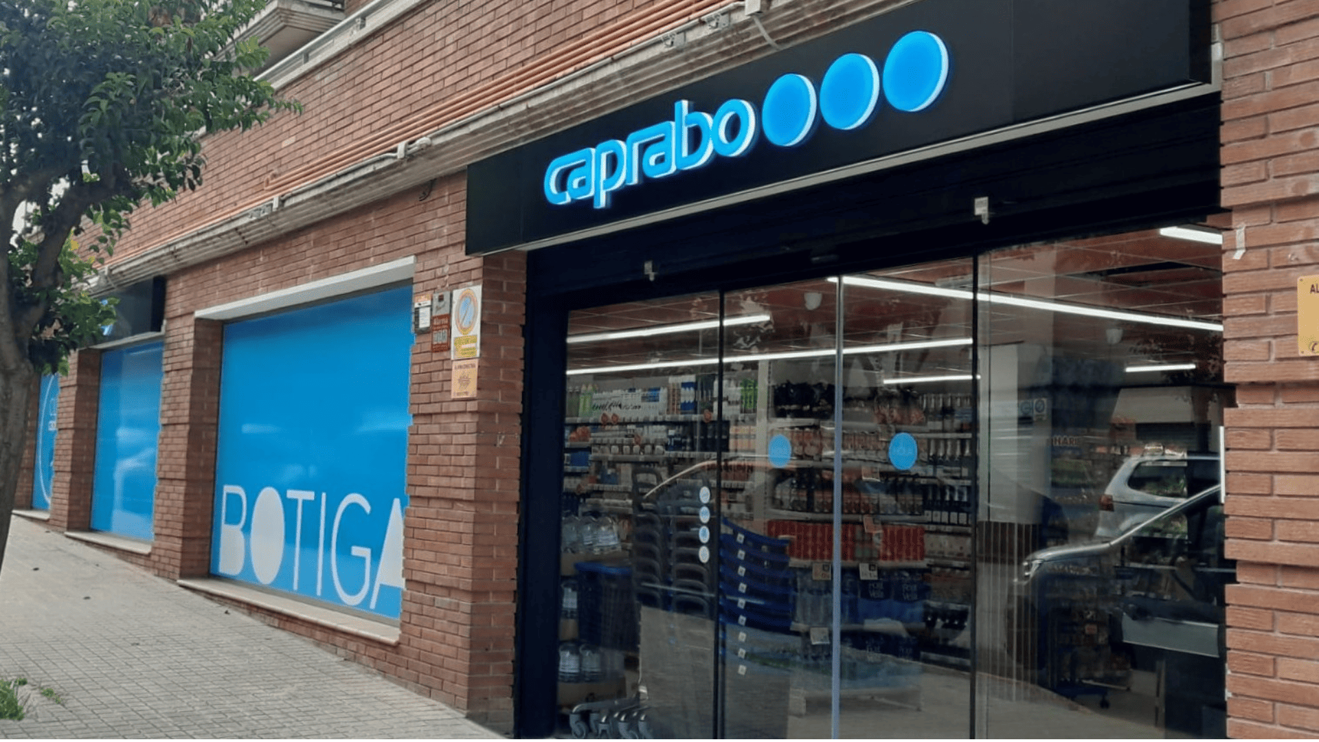 entrada tienda caprabo