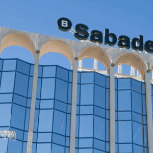 fachada y logo de banco sabadell