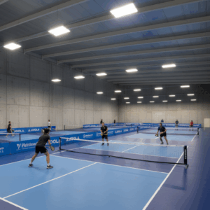 interior centro deportivo pickleball indoor
