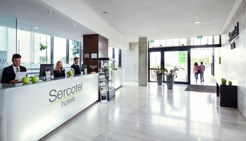 recepción hotel sercotel