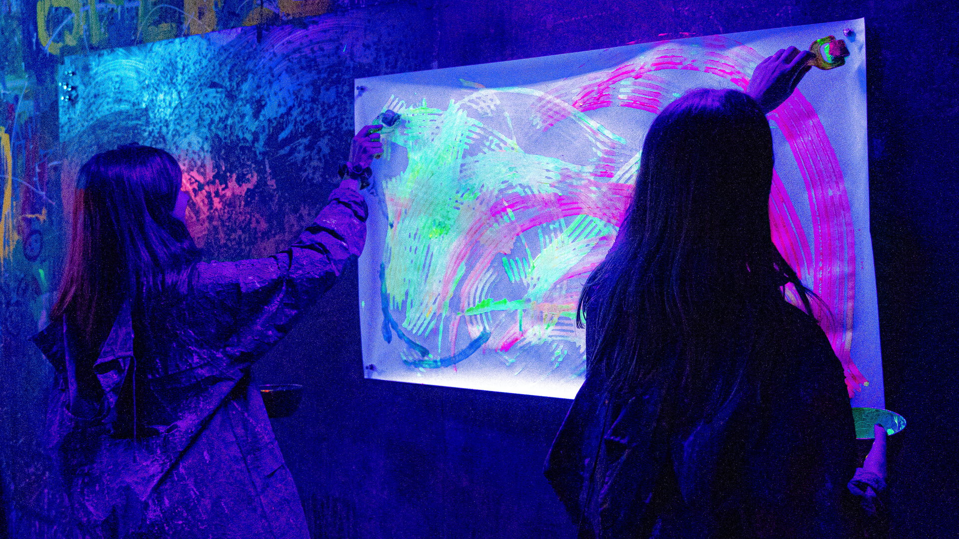 atelier nocturne de peinture néon uv