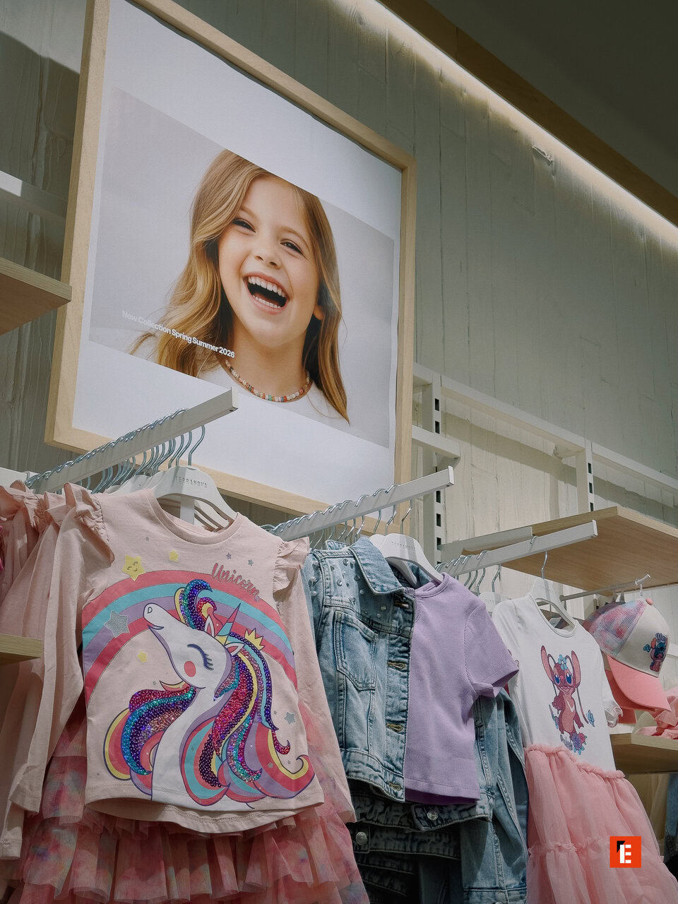 vetrina bambini: unicorno paillettes e tulle