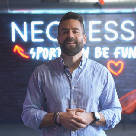 bastien bouisset, franchisé posant pour son interview