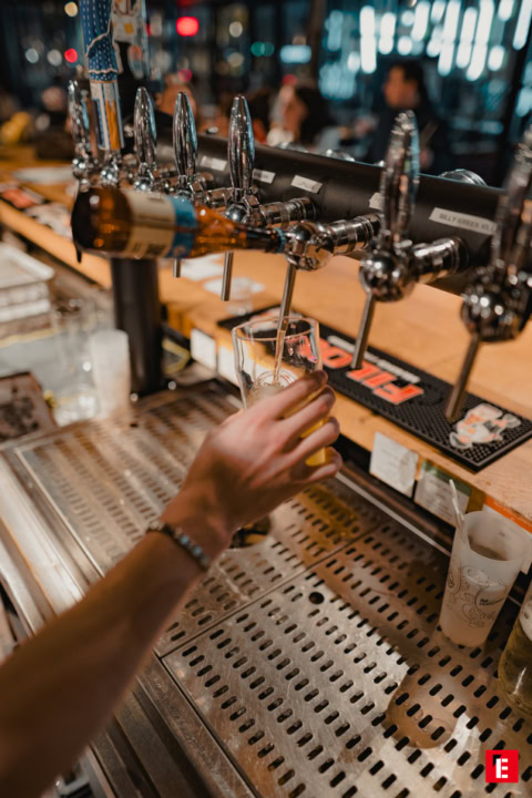 bière À la pression servie au verre tulipe