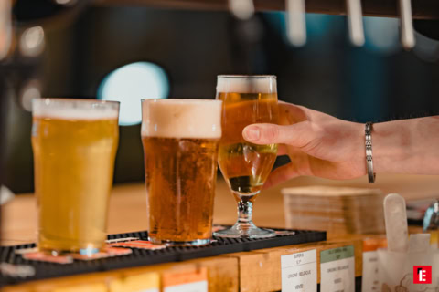 trio de bières pression au comptoir