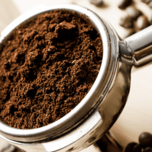 café en cucharón de máquina