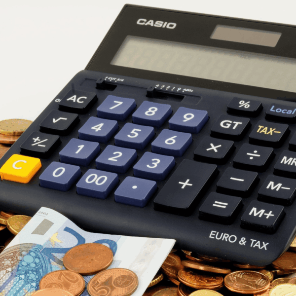 calculadora y dinero