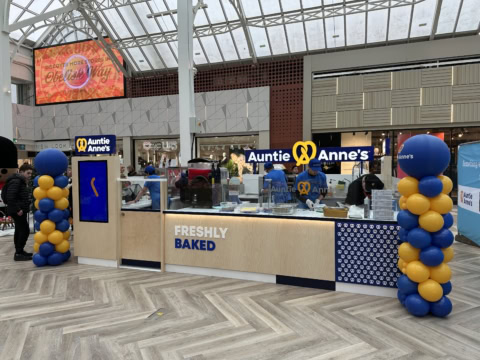 auntie anne’s pretzel bites and lemonade