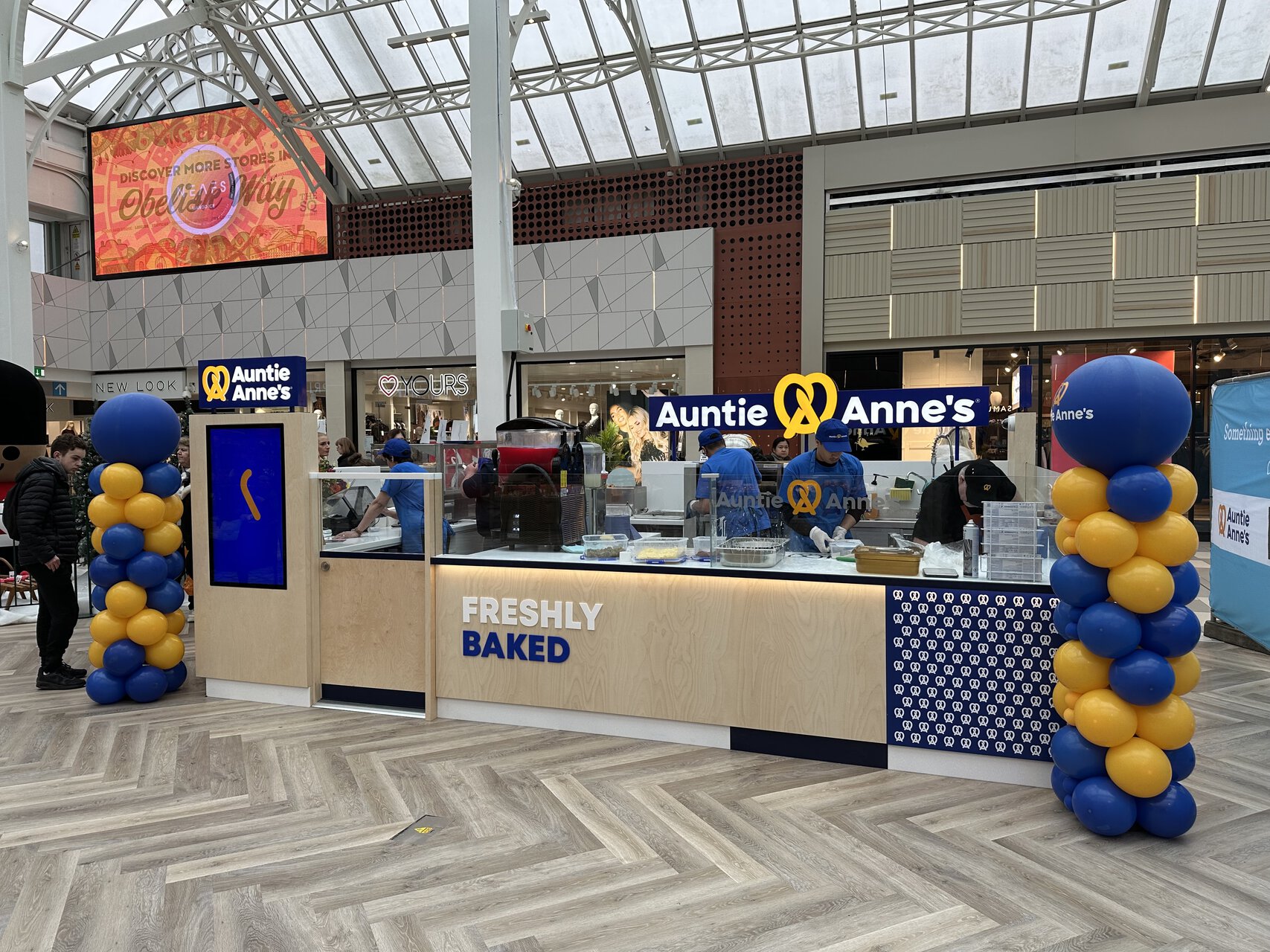 auntie anne’s pretzel bites and lemonade