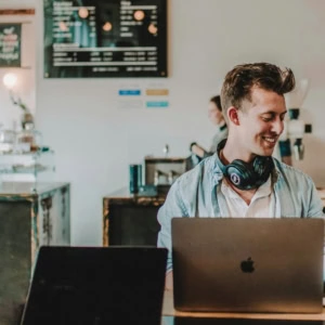 entrepreneur dans un café ou bar