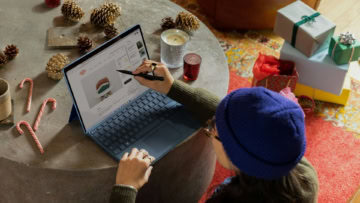 entrepreneur sur son ordinateur