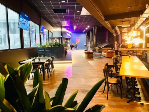 alquiler de cascos vr y auriculares en rack