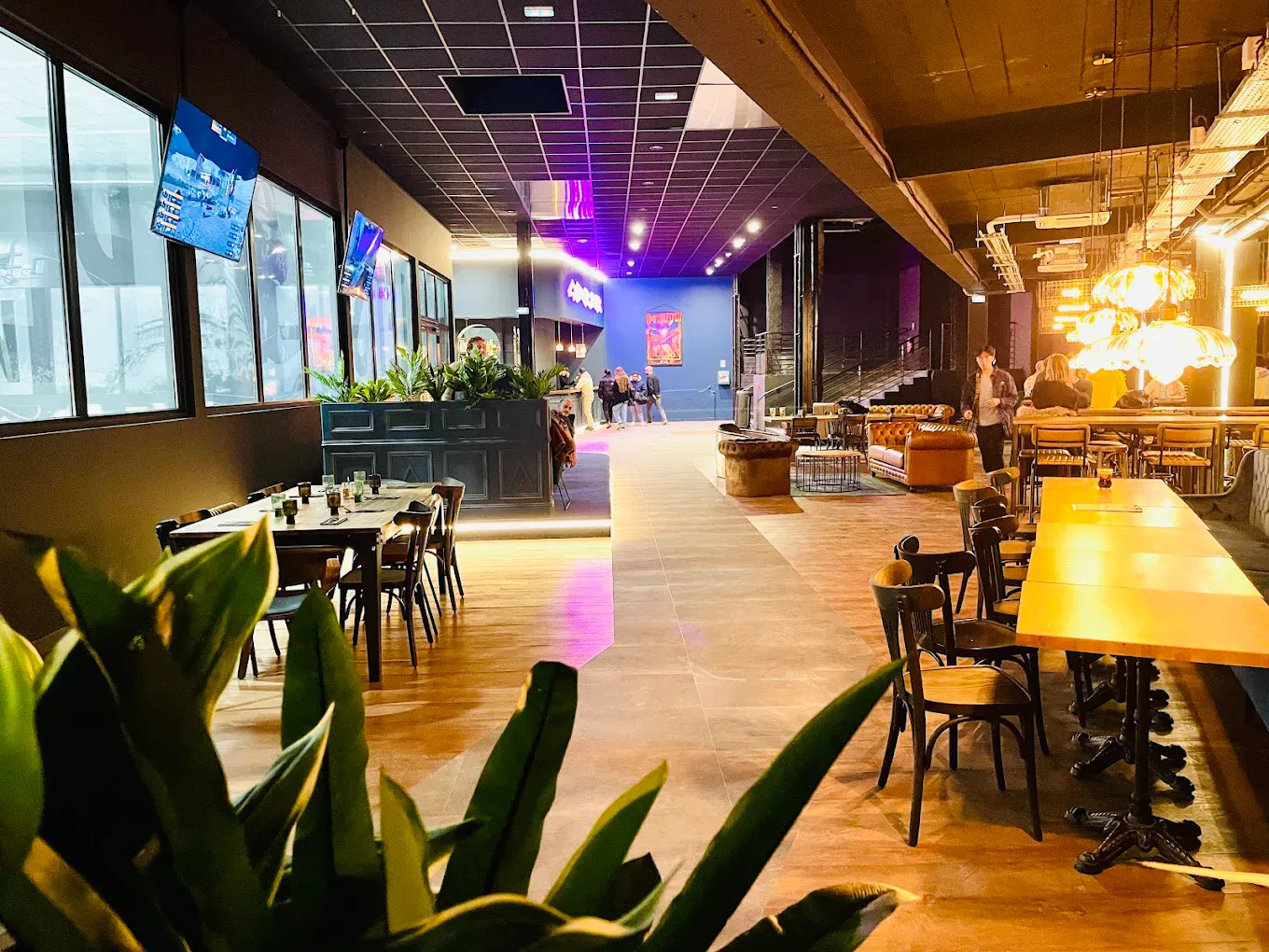 alquiler de cascos vr y auriculares en rack