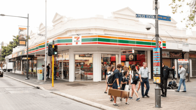 exterior entrada tienda 7 eleven