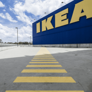 exterior tienda ikea logo
