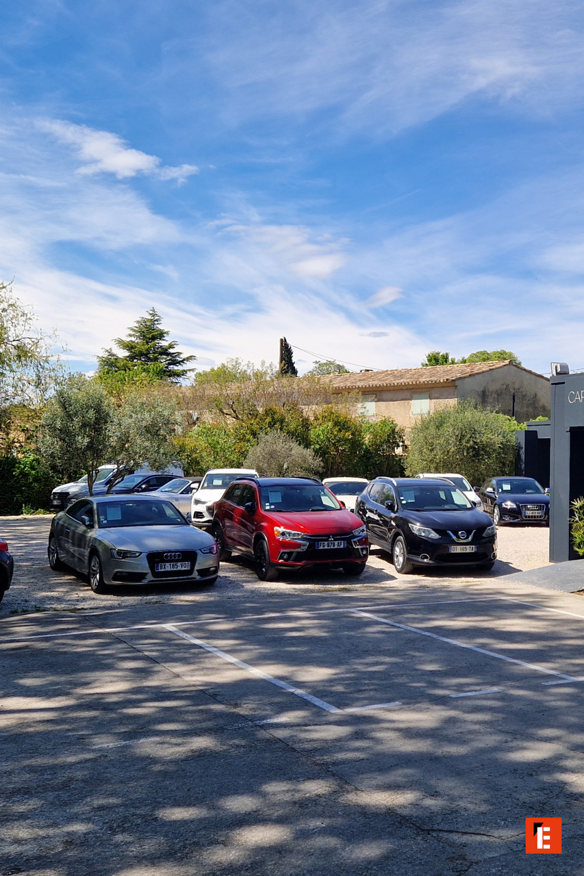 inspection moteur : deux professionnels à lŒuvre