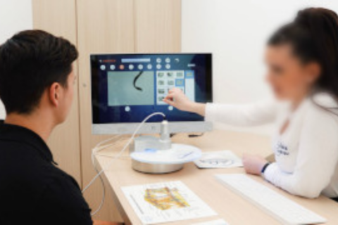 consultation imagerie numérique : praticienne et patient