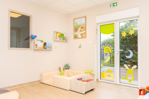 salle de classe préscolaire lumineuse et créative