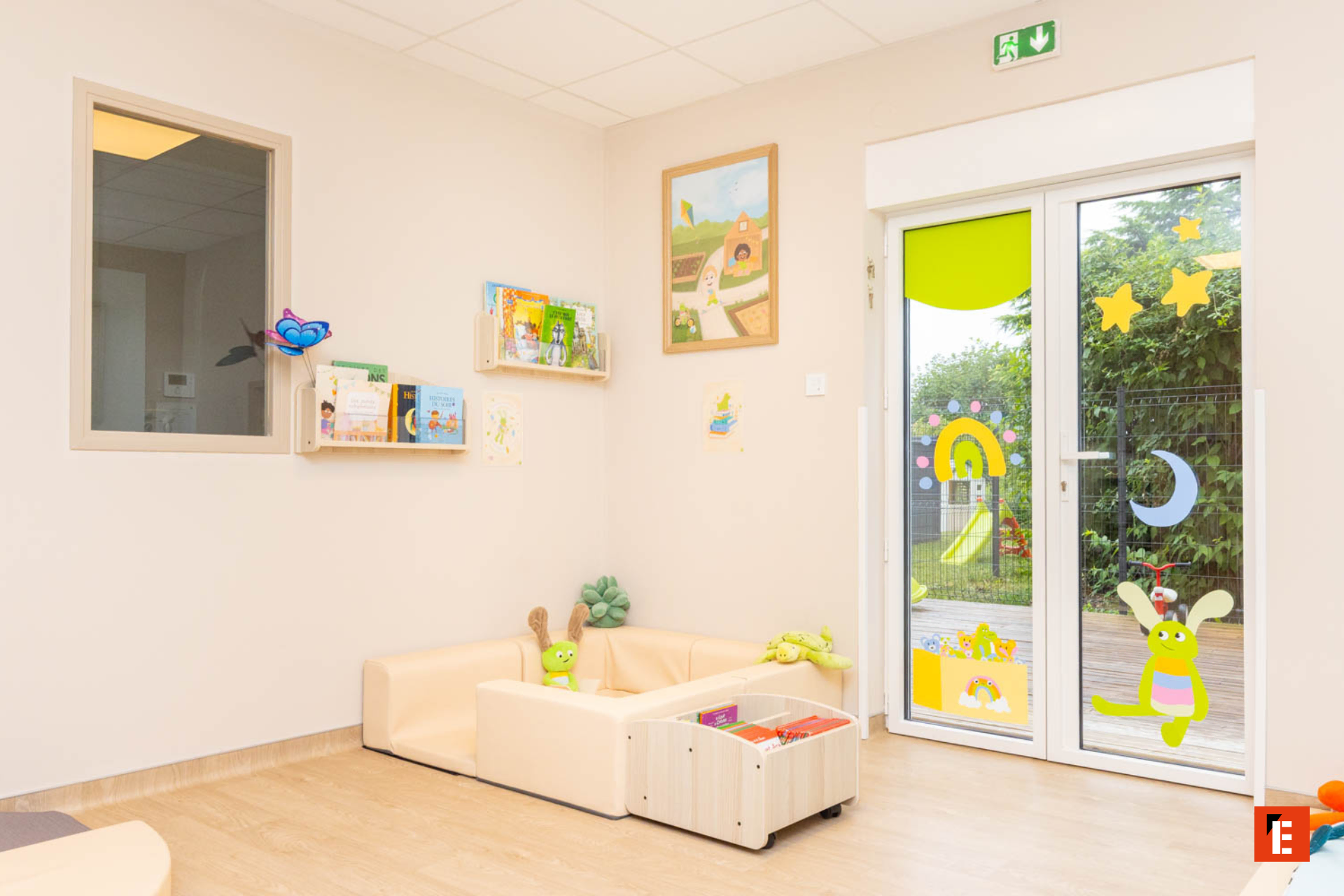 salle de classe préscolaire lumineuse et créative