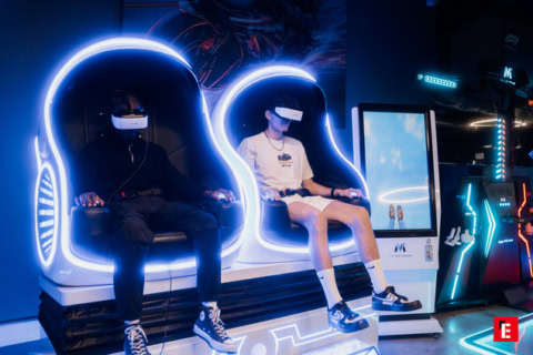 simulateur moto vr néon arcade futuriste
