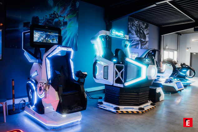 salle de jeux vr futuriste au néon bleu