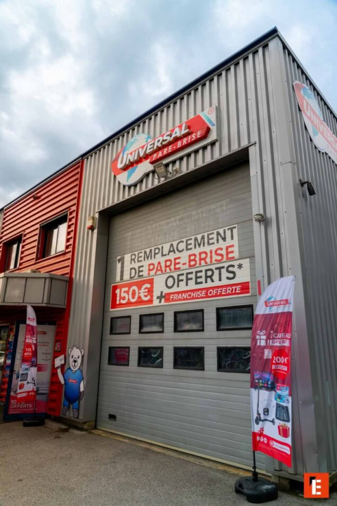 remplacement de pare brise jeep en garage