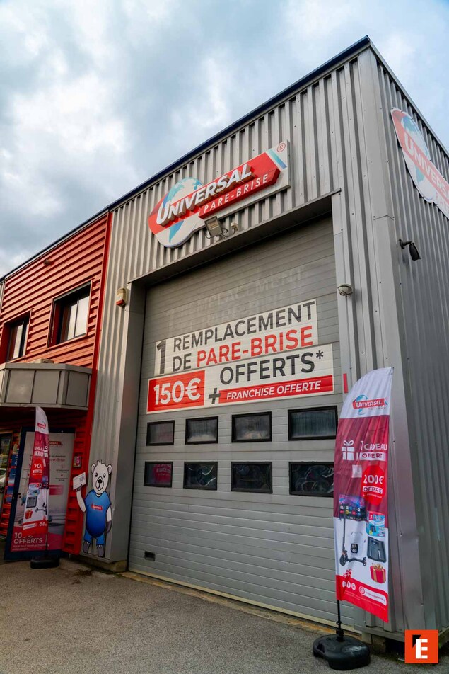 remplacement de pare brise jeep en garage