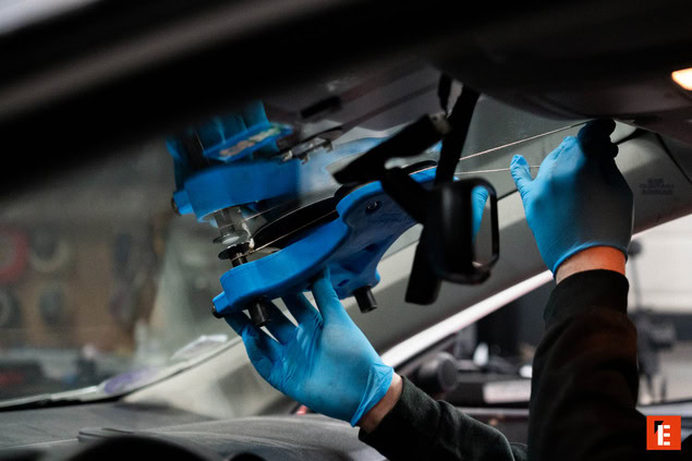 remplacement de pare brise par technicien expert
