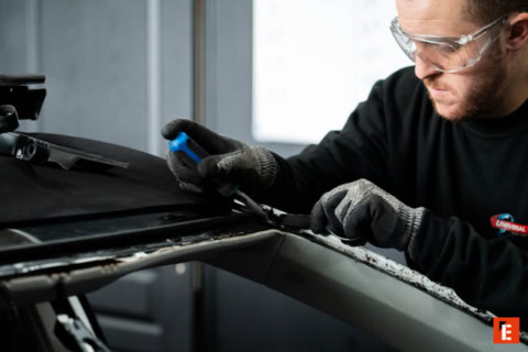 remplacement pare brise en atelier avec ventouses