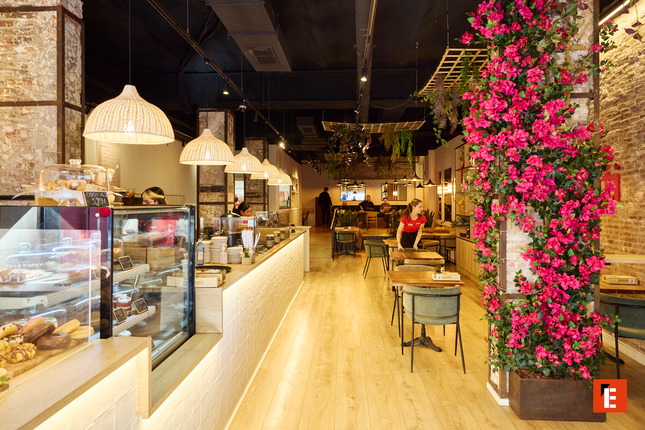 franquicia ferretti 16