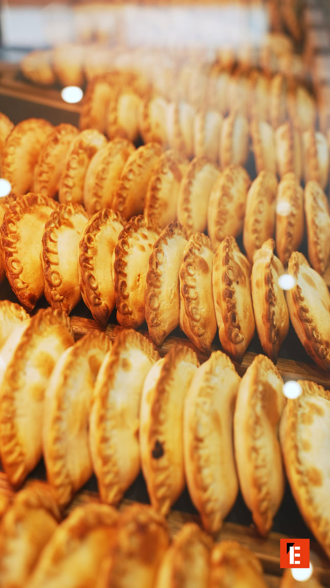 sabores express: empanadas y madera cálida