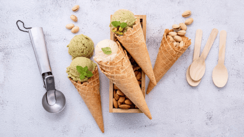 helados y cucharas