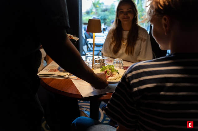 seau à glace, champagne et vins au bar