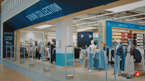 ingresso terranova denim: vetrina jeans e maglieria