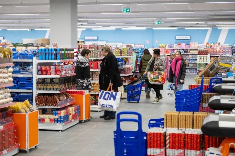 interior tienda action