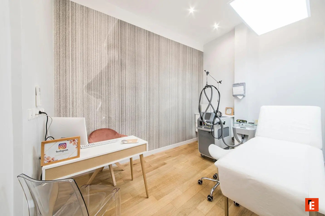 cabinet de soins moderne et lumineux