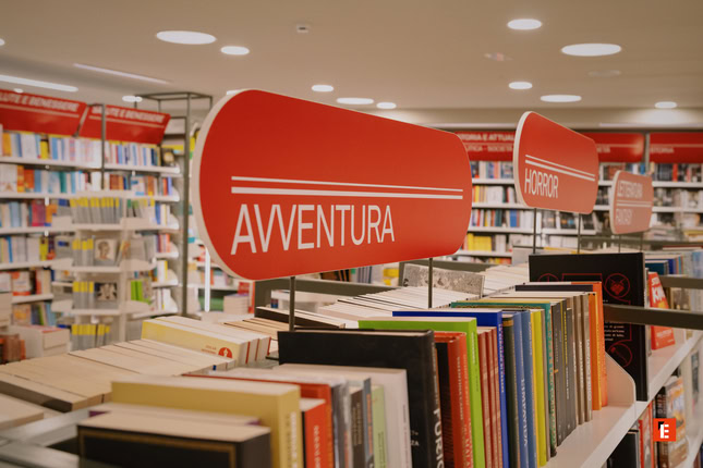 libreria moderna: libri avventura e horror in vetrina