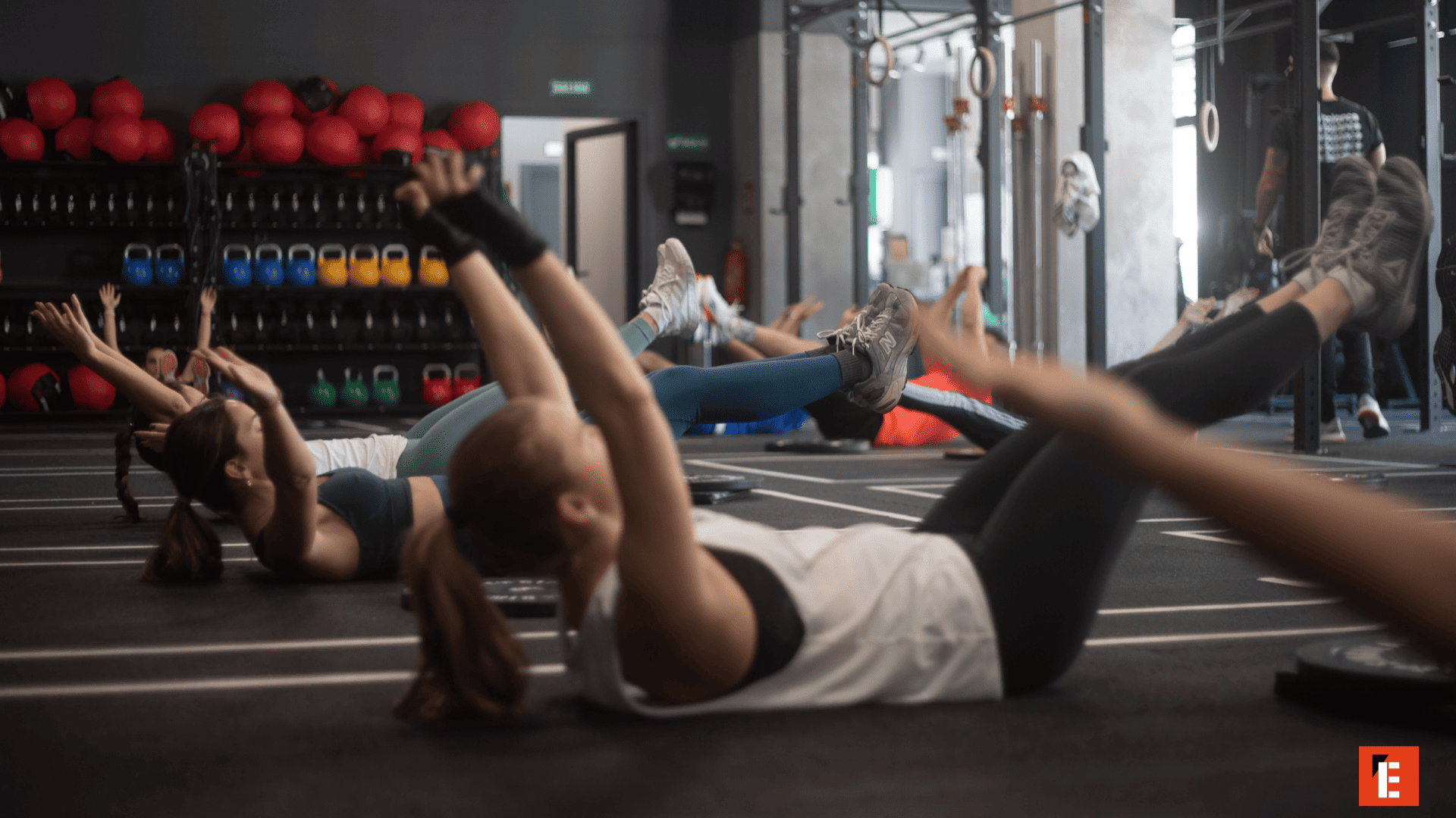 mujeres haciendo deporte