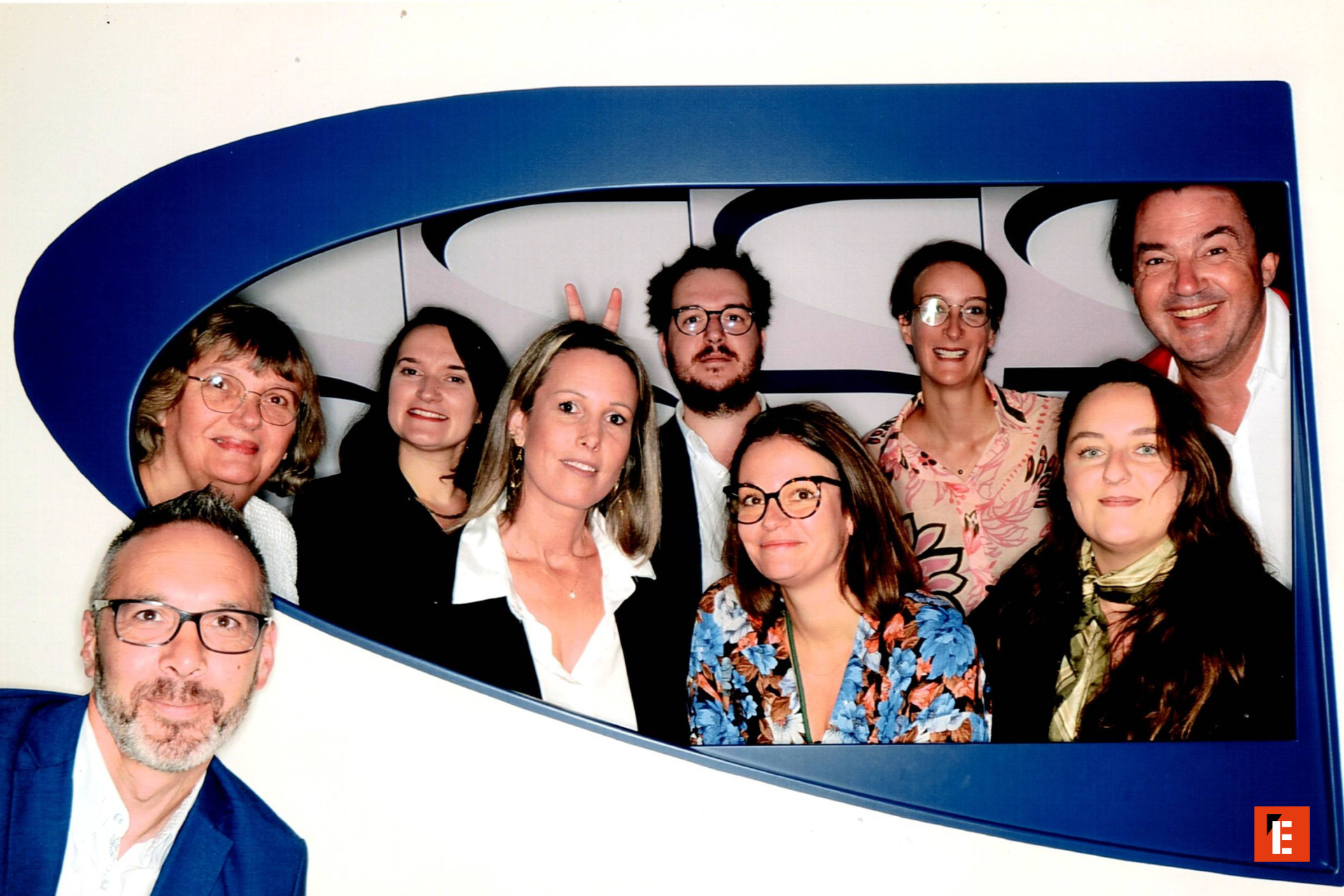 Équipe au stand salon: recrutement et infos