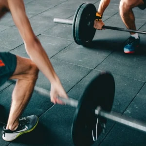 personne dans une salle de sport