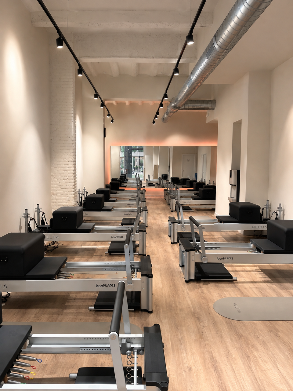 studio de pilates reformer moderno