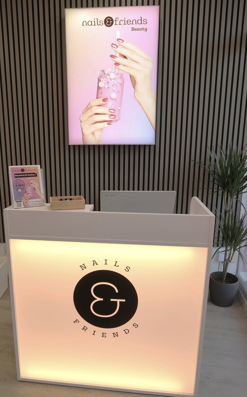 Nails & Friends 10