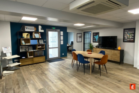 salle de réunion moderne design scandinave et colorée