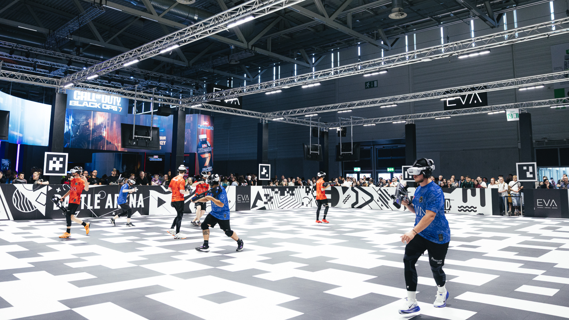 interior monocromo de málaga con patrón geométrico