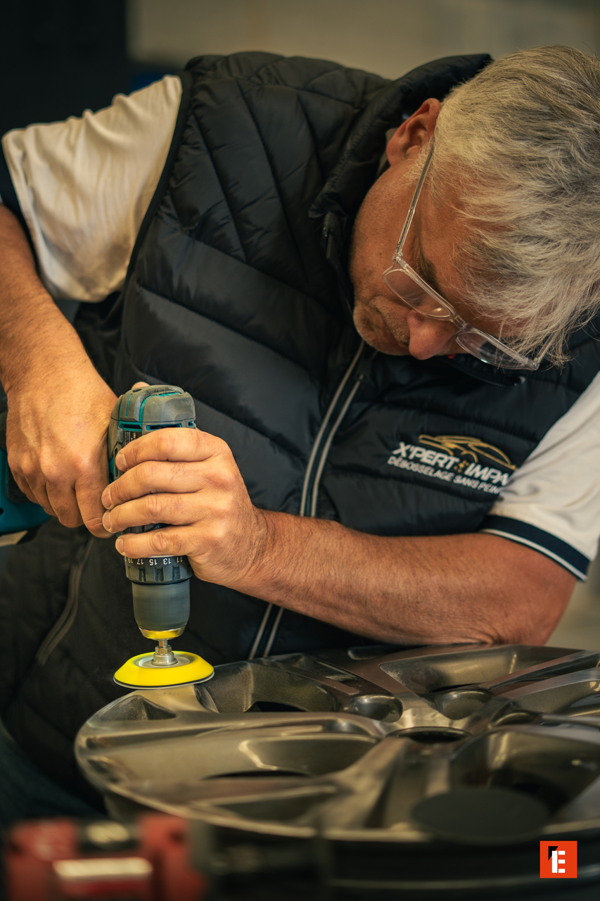 atelier porsche : aileron, coque et pneus de course